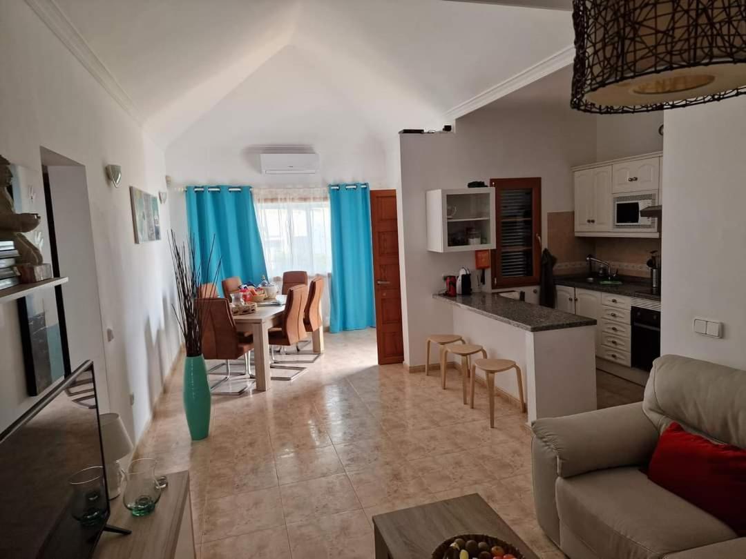 Villa Juanita, Puerto Del Carmen, Lanzarote Tías Exteriör bild